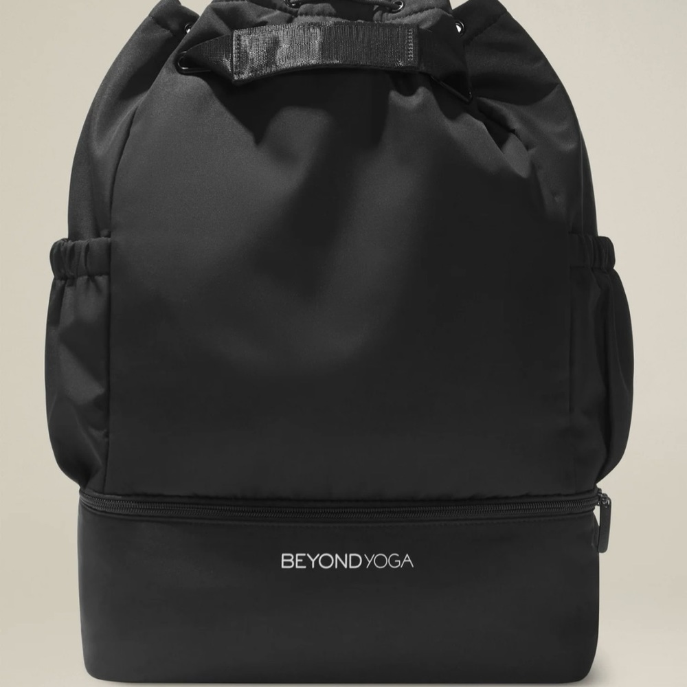 NWT BeyondYoga Black Convertible Gym Bag